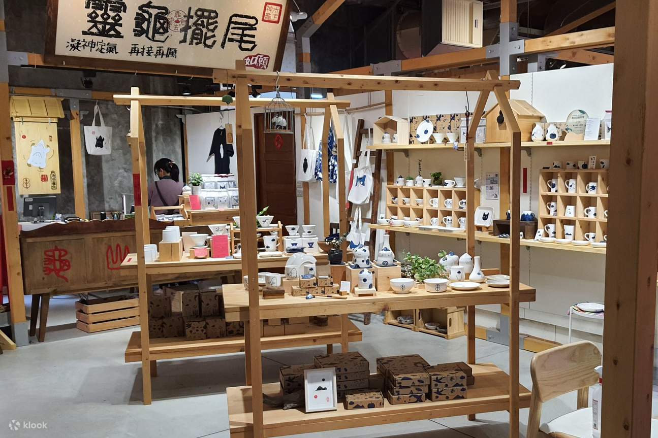 Esperienza creativa di pittura e creazione di ceramiche portafortuna a forma di tartaruga a Guishan 